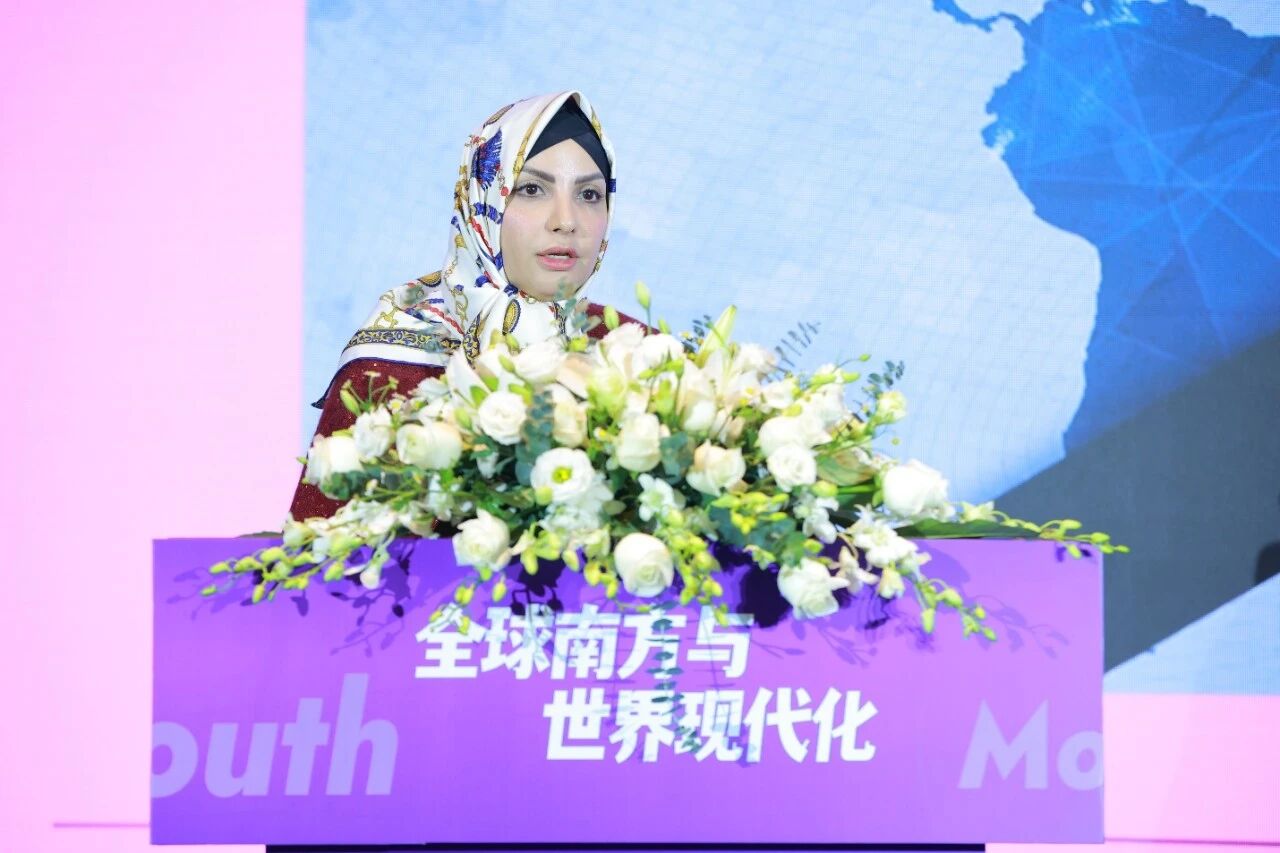Zenab Ghasemi Tari speaking at the Global South Academic Forum (2024).